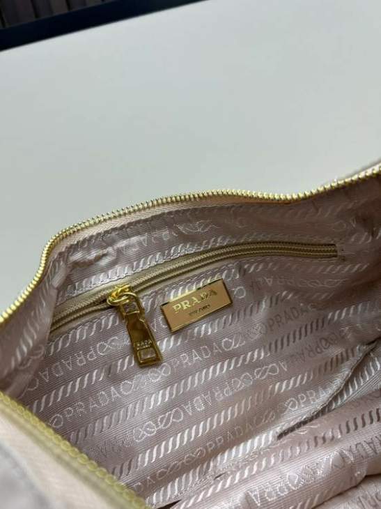 Picture of Prada Handbags _SKUfw195474349fw